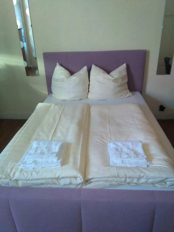 Doppelbettzimmer Mit Bad Кайзерслаутерн Екстериор снимка