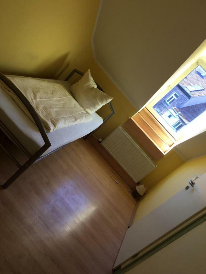 Doppelbettzimmer Mit Bad Кайзерслаутерн Екстериор снимка