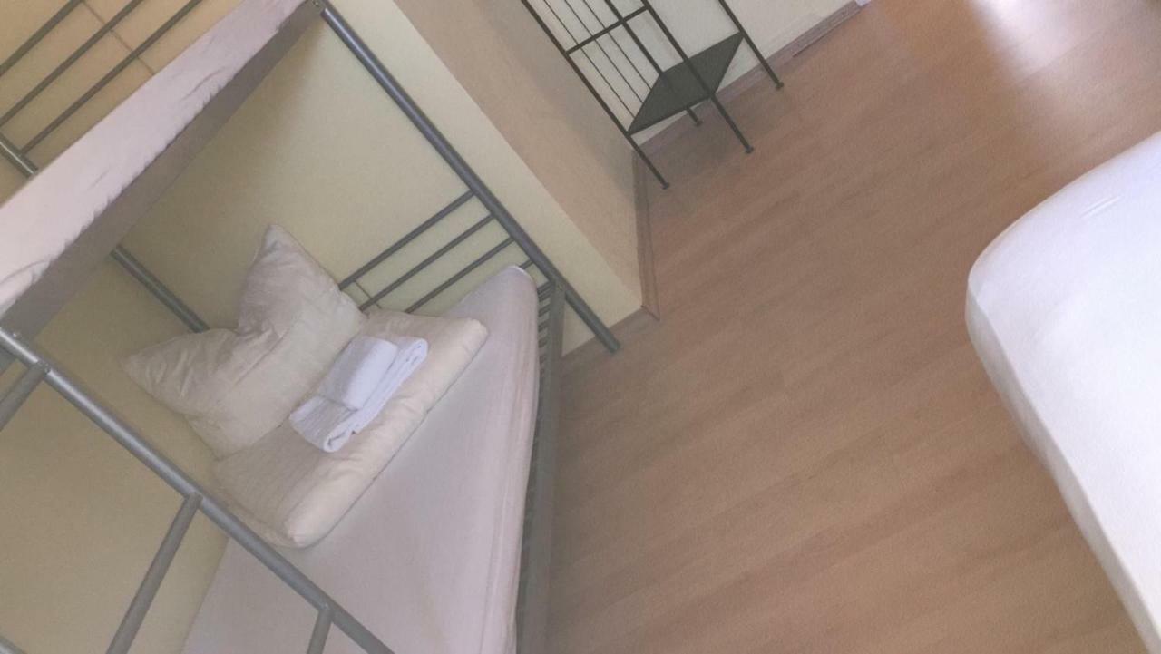 Doppelbettzimmer Mit Bad Кайзерслаутерн Екстериор снимка